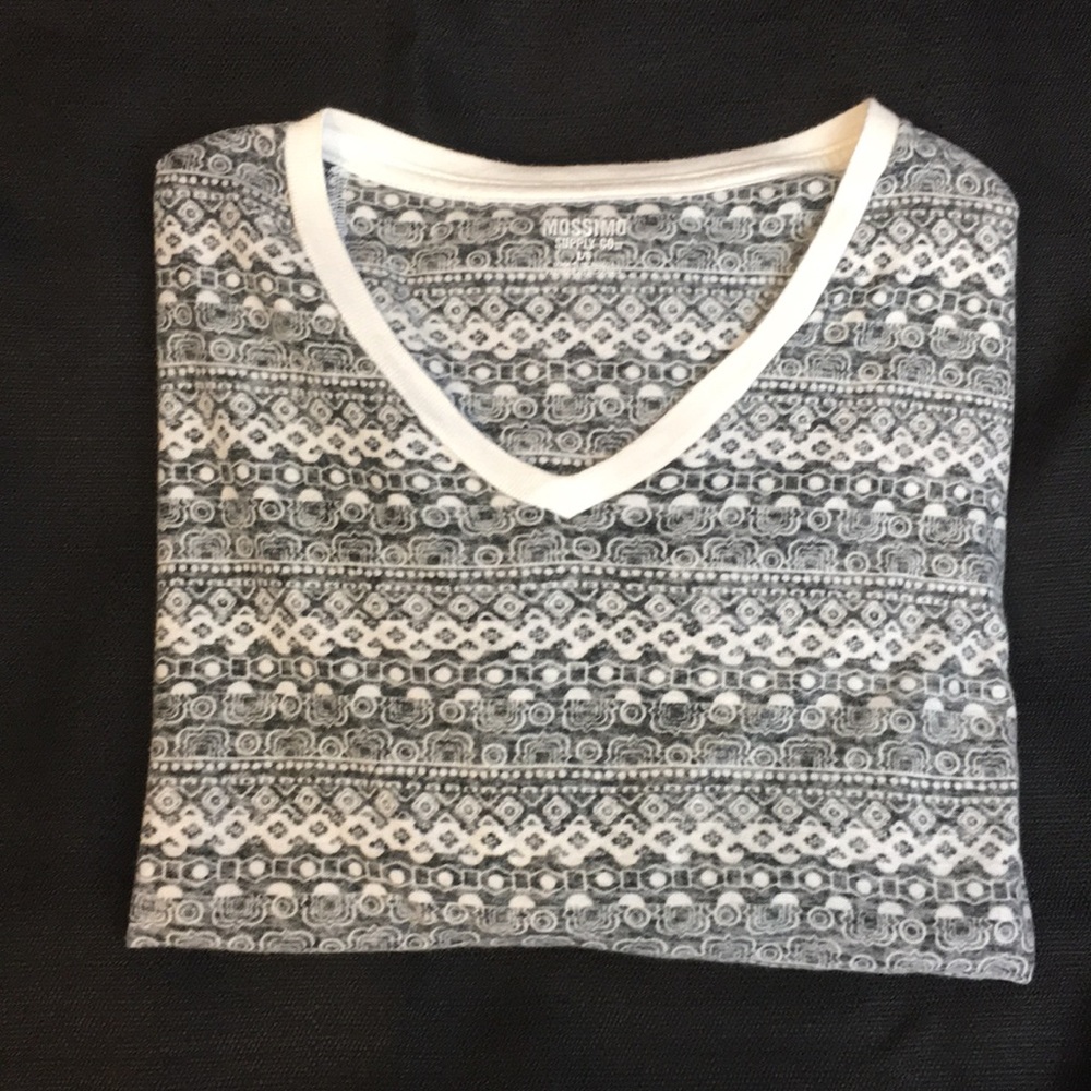 Gray printed V-neck tee
